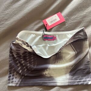 Edikted Gray and White Crop Top